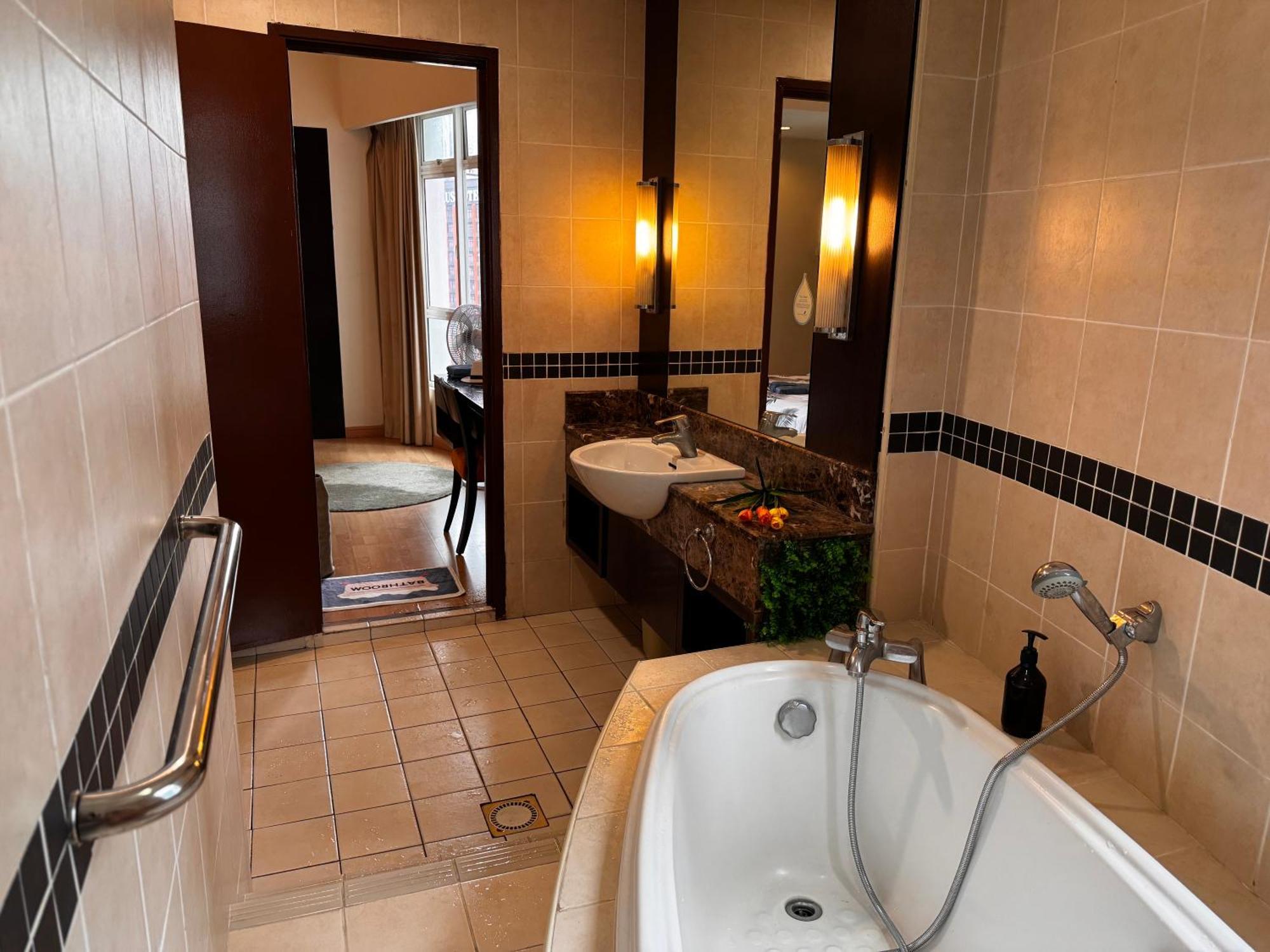 128 Bukit Ceylon 5 Minutes To Alor Street Klcc Bukit Bintang Pavilion 2r2b 8 Pax Pangsapuri