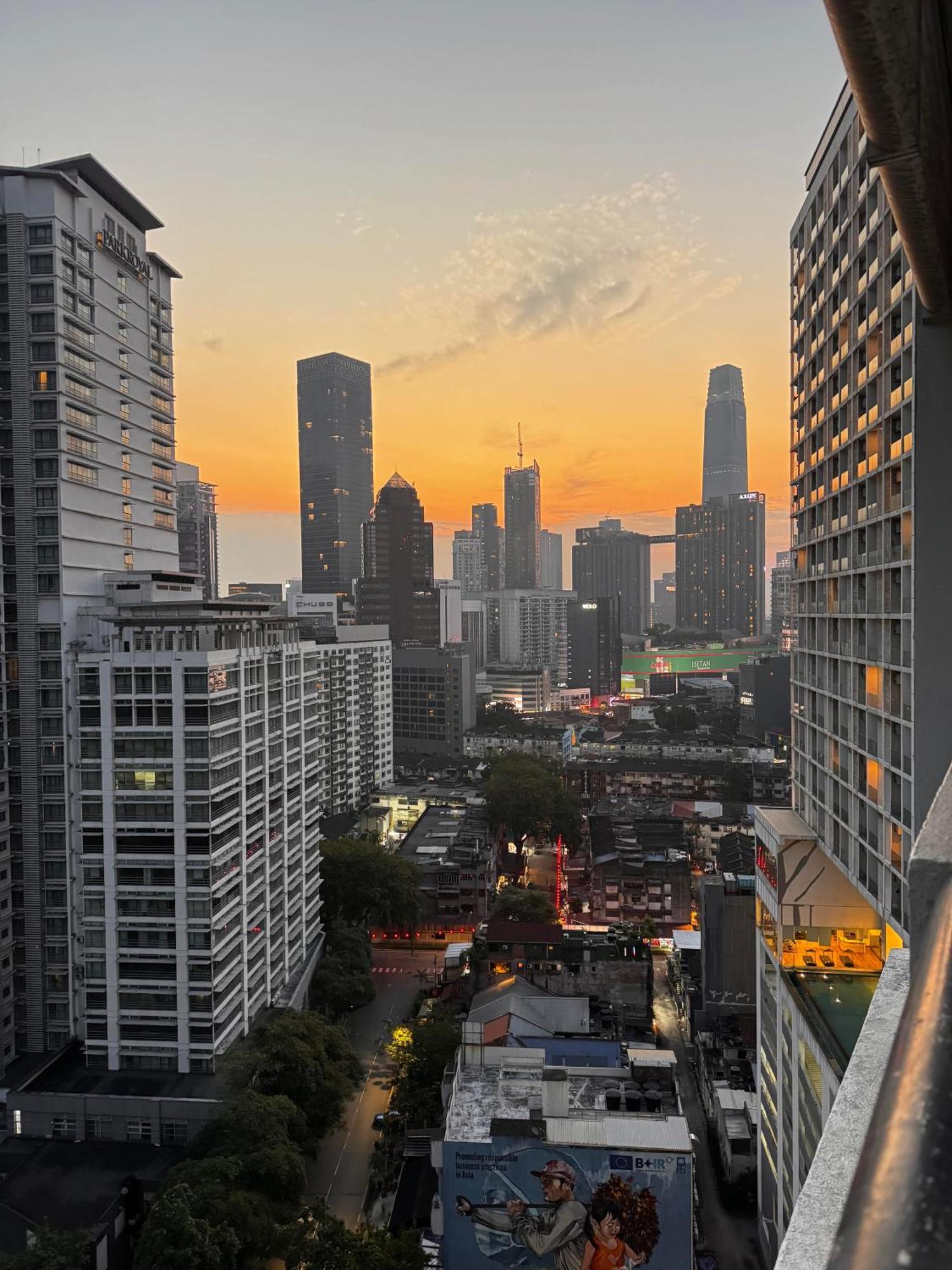 128 Bukit Ceylon 5 Minutes To Alor Street Klcc Bukit Bintang Pavilion 2r2b 8 Pax *